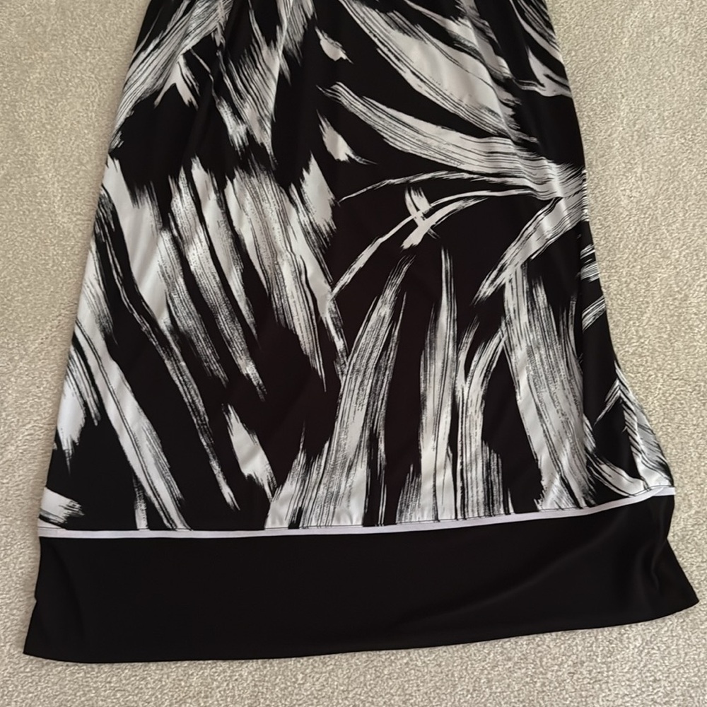 Black and White Sleeveless Maxi Dress - Picture 3 of 3